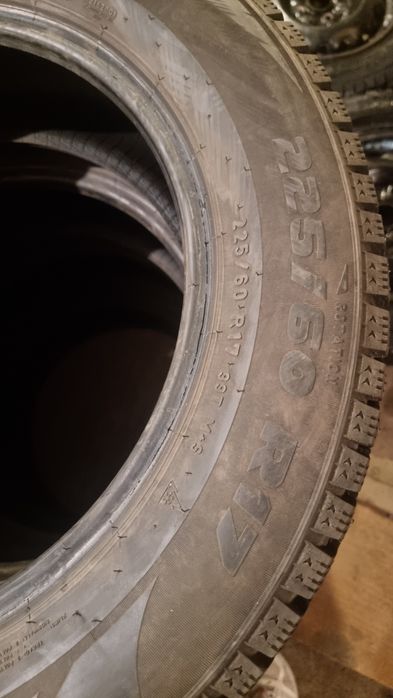 Продам резину 225/60/17 Formula