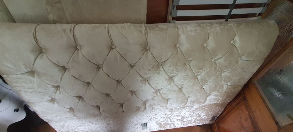 Pat chesterfield catifea crem 160 pe 200