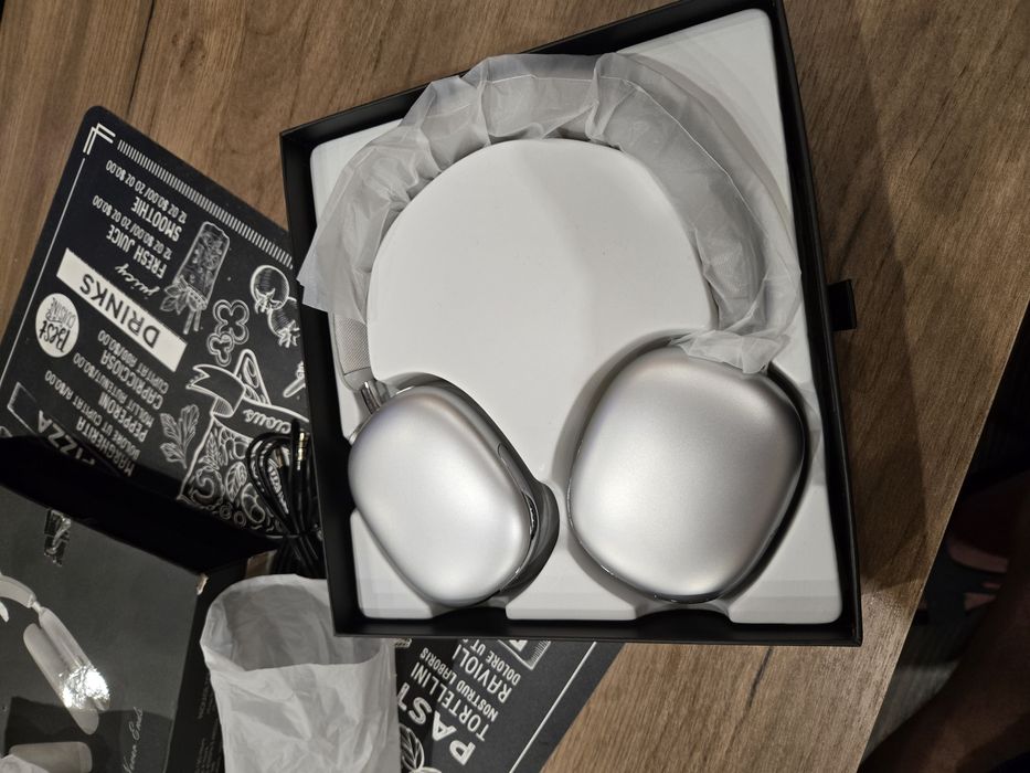 Чисто нови слушалки