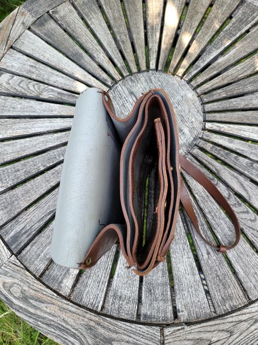 Geanta militara veche din piele naturala