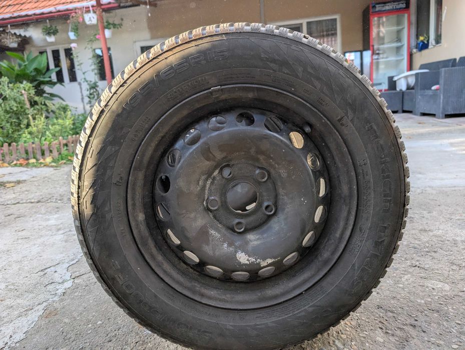 Jante cu anvelope iarnă VW 195/65 R15 Nokian Snowproof 2 2023