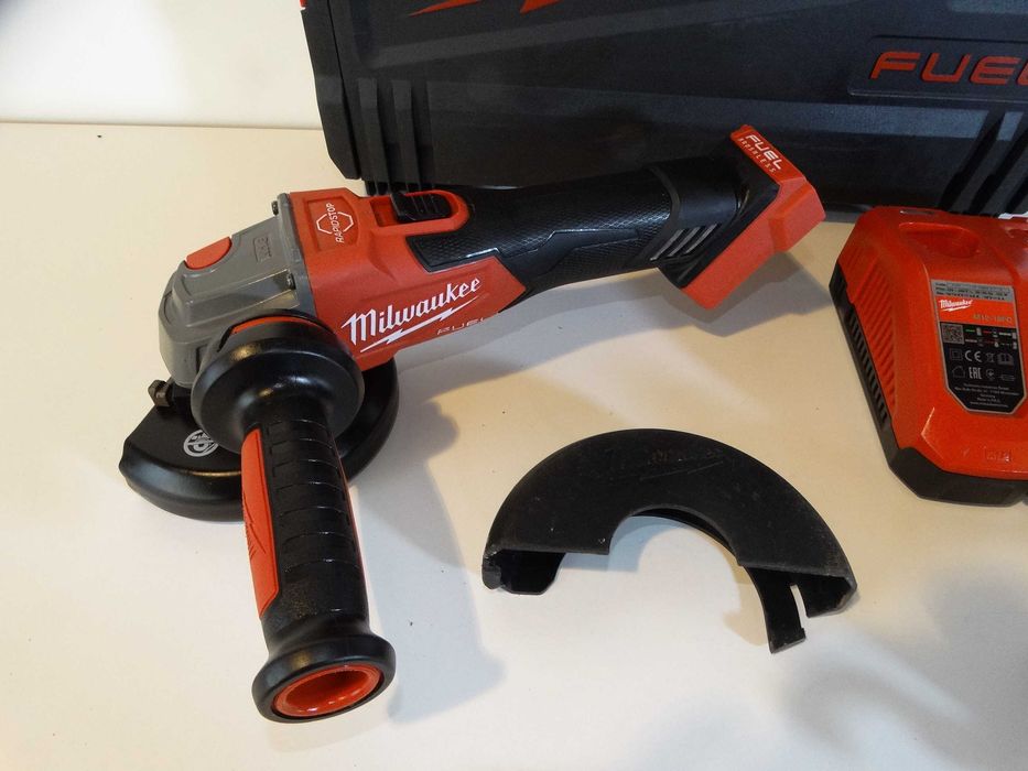 Milwaukee M18 FSAG 125 XB със 5 Ah и зарядно  - Акумулаторен ъглошлайф