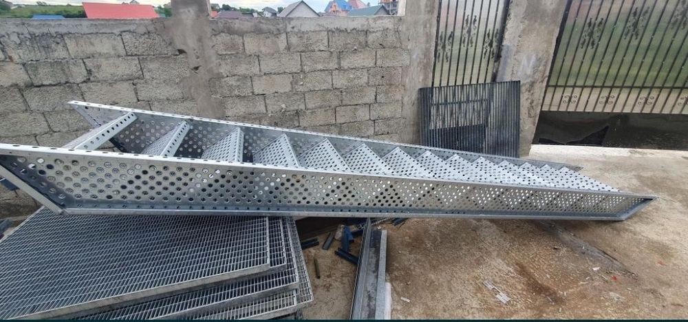 Scări metalice zincate