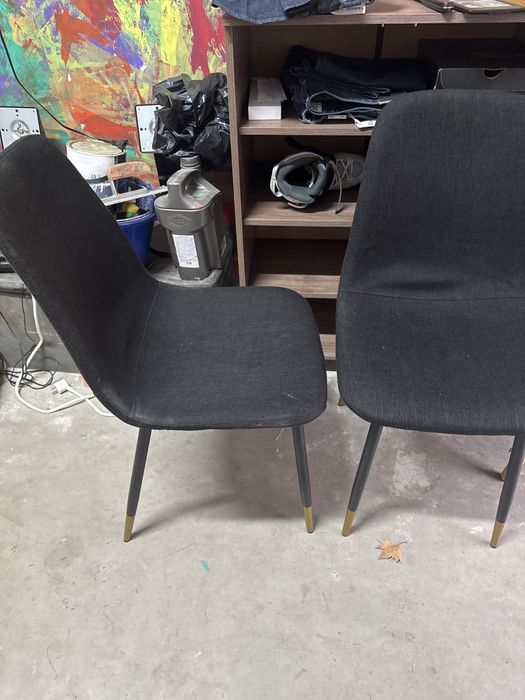 Два като нови стола.