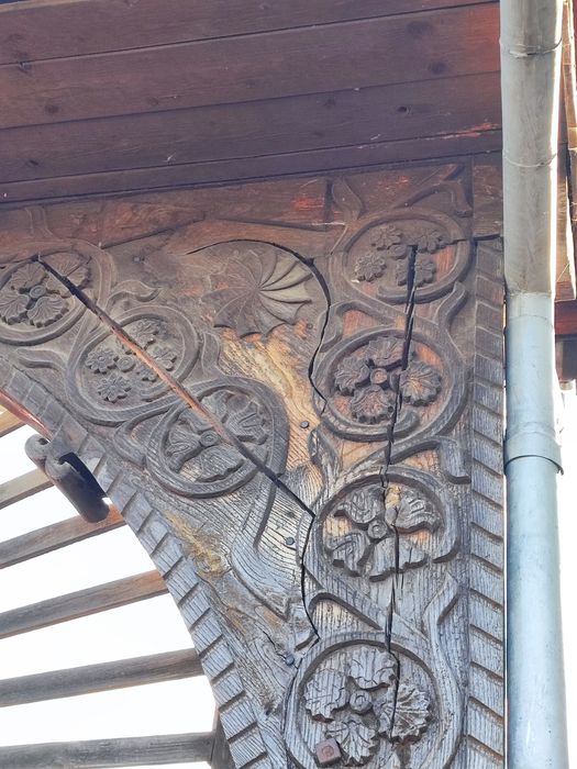 Vând poartă sculptată secuiască