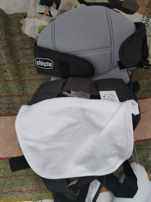 Vând marsupii Chicco