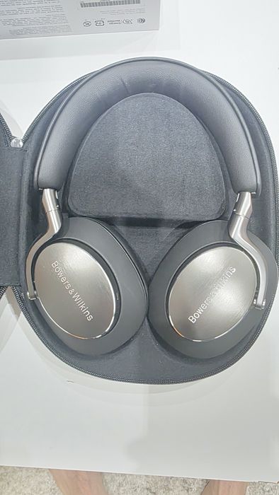 Vand casti Bowers and Wilkins PX8