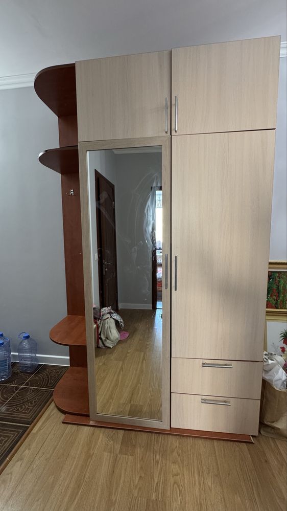 Продам шкаф в прихожую