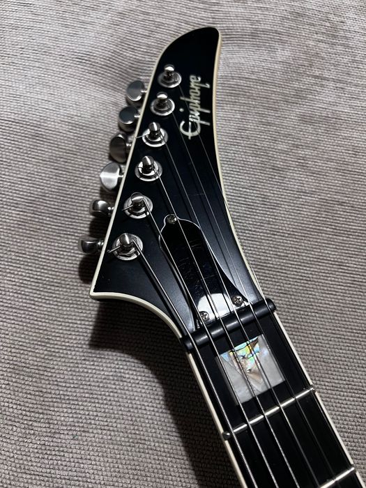 Продавам електрическа китара Epiphone Extura Prophecy Jet Black