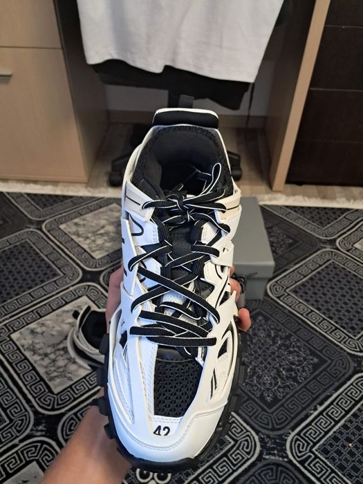 Balenciaga track noi cu eticheta