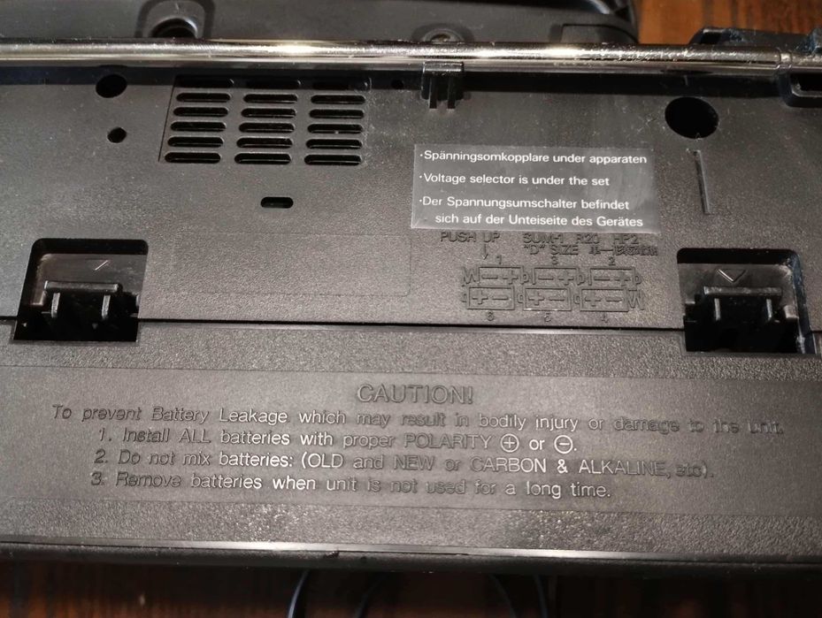 Радио касетофон SANYO, двукасетъчен, черен