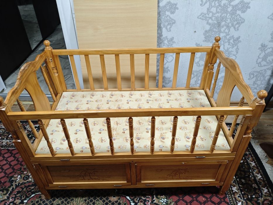 Бесплатно детская кроватка.