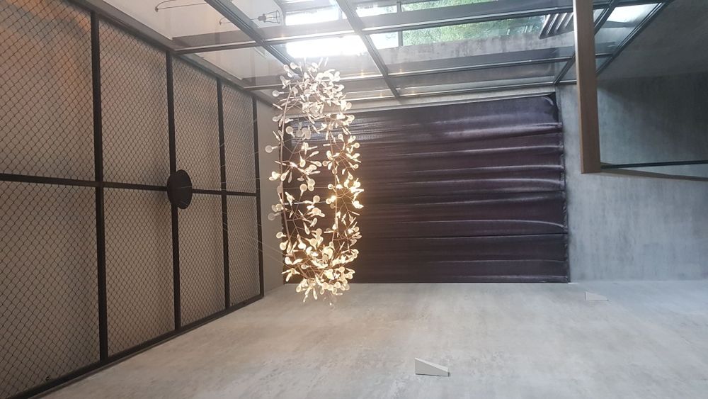 Продам люстры оригинал