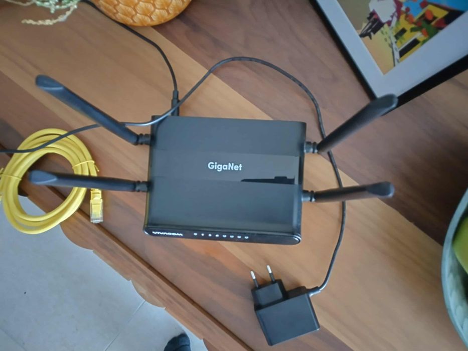 оригинален професионален интернет рутер, с 4 антени.