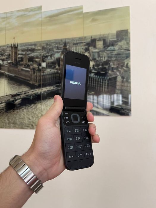 Yangi Nokia 2720 Flip tugmali telefon (raskladushka) Original