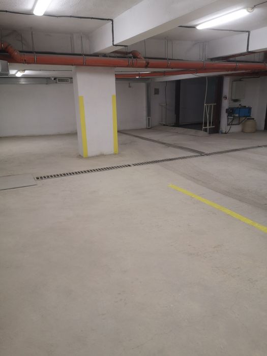 Паркомясто 15к.м за 3 мотора или малък автомобил. Ул. Топола 40 Конфу