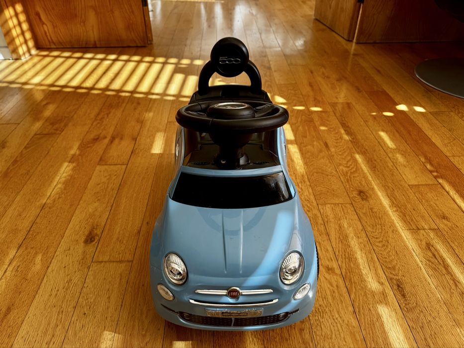 Детска кола за яздене FIAT 500 – със звуци и клаксон