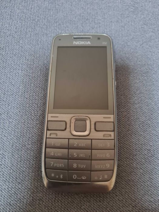 Nokia model E52- 1 Pentru piese