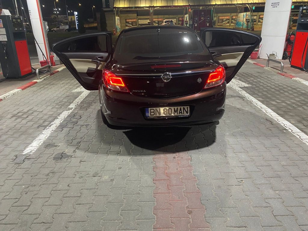 Vând Opel insignia pret bun negociabil