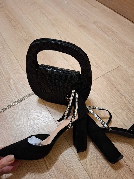 Дамски елеганти обувки на ток плюс чанта 30 лв.