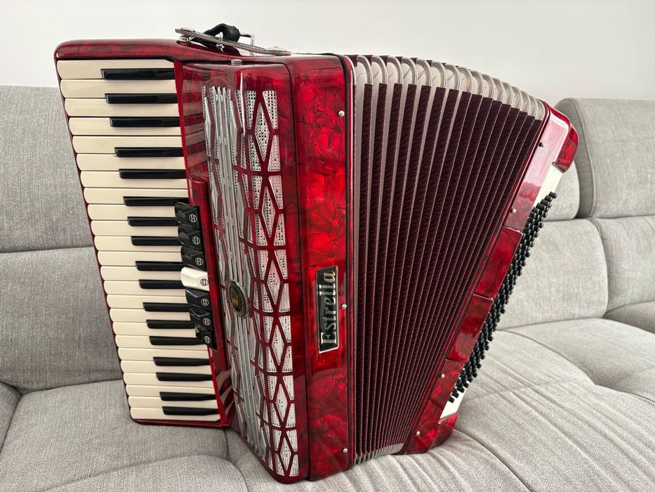 Acordeon italian Estrella cu 120 de basi