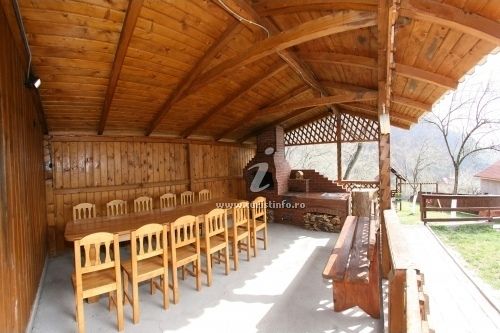 vand/schimb vila la munte Malaia