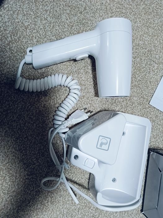 Фен 3 шт, 2 настенных. 1 нет