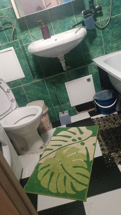 Продам  двухкомнатная квартира, 9 мк 12 дом, 3 этаж. Теплая, светлая.