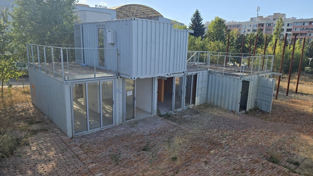 Морски контейнер преустроен в търговски обект