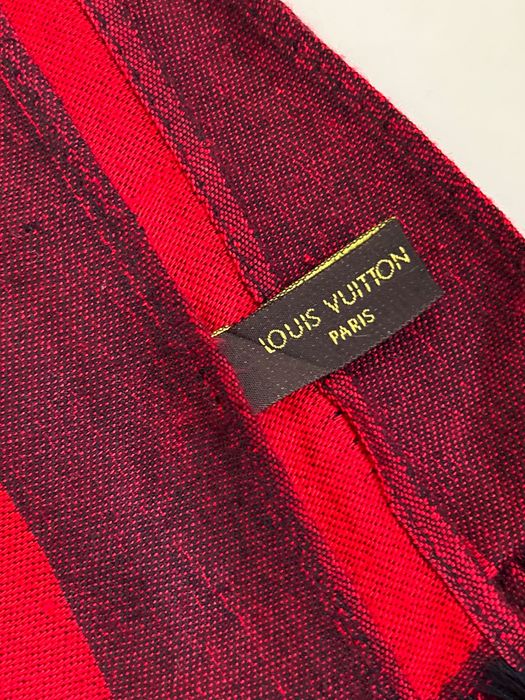 Красив шармантен шал Louis Vuitton