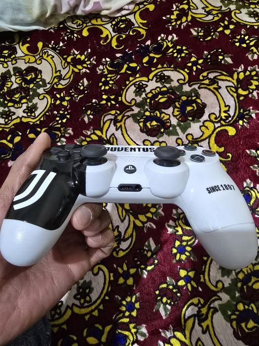 PS4 jostik 1dona sotiladi