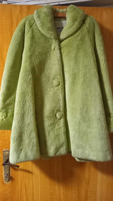 Palton Stefanel, verde deschis, marimea 42, purtat, stare foarte bună
