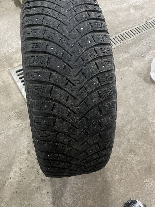 Продам резину мишлен x-ice nord зимняя в хорошем состоянии комплект