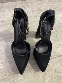 Черни обувки на висок ток 38