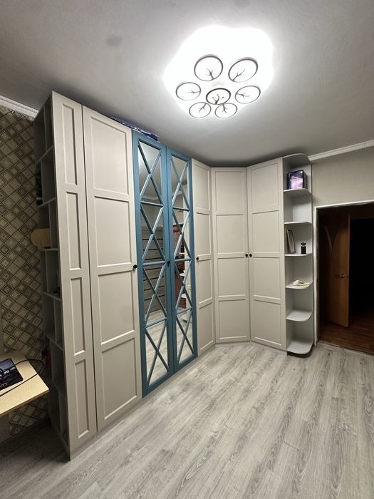 Продам угловой шкаф