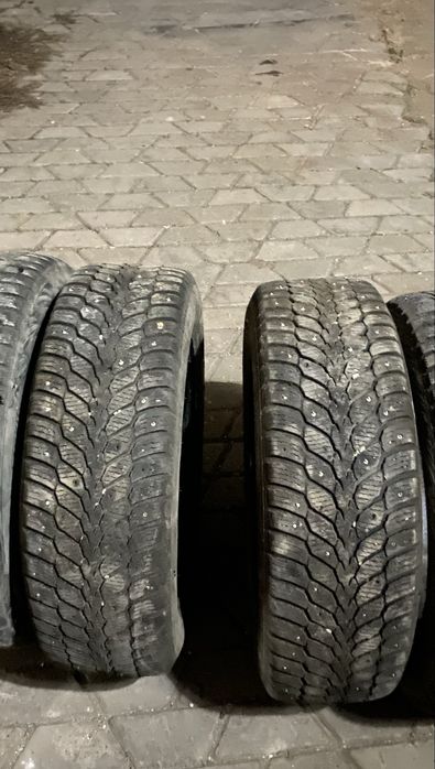 2 Покрышки зима  215/65/16