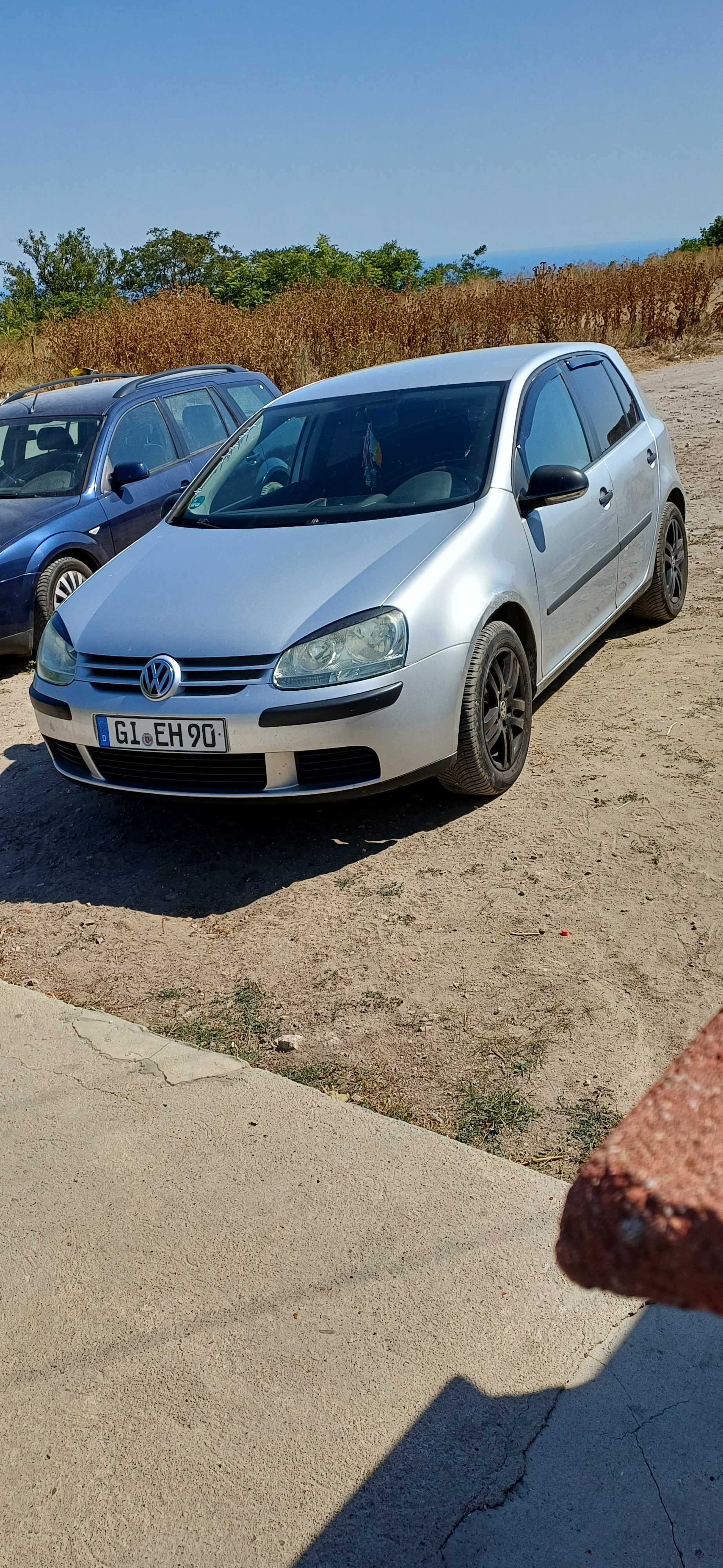 Продавам голф 5 2004
