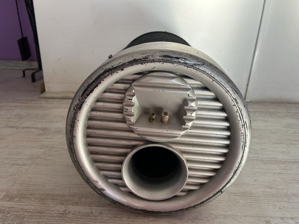 Бас каса JBL 1000 тип туба
