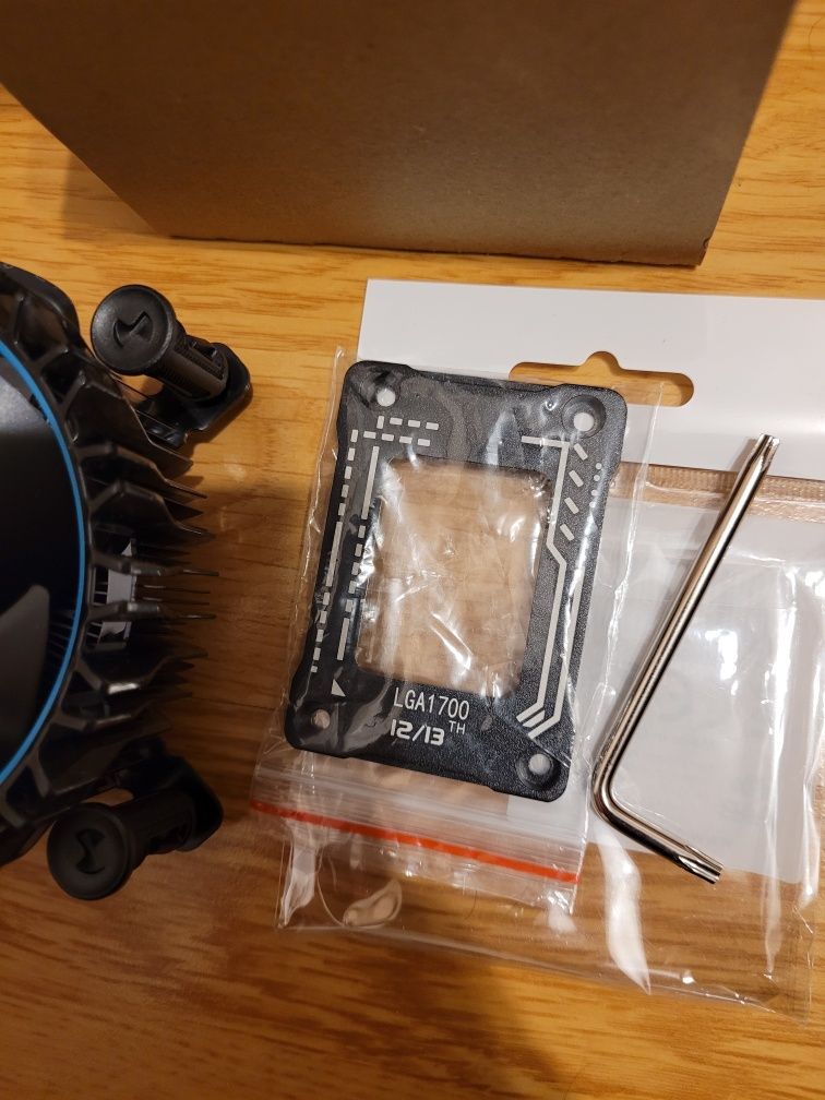 Kit Cooler Intel Laminar RM1 LGA1700 BOX și Contact Frame LGA1700 NOI