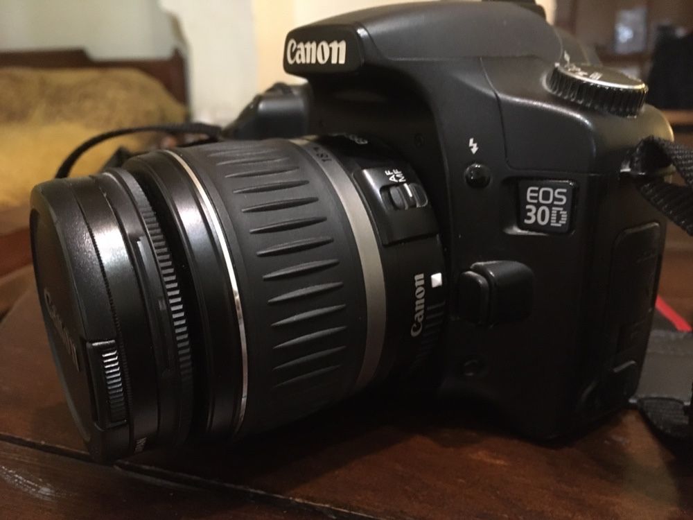 Цифровой зеркальный фотоаппарат Canon EOS 30D Kit 18-55