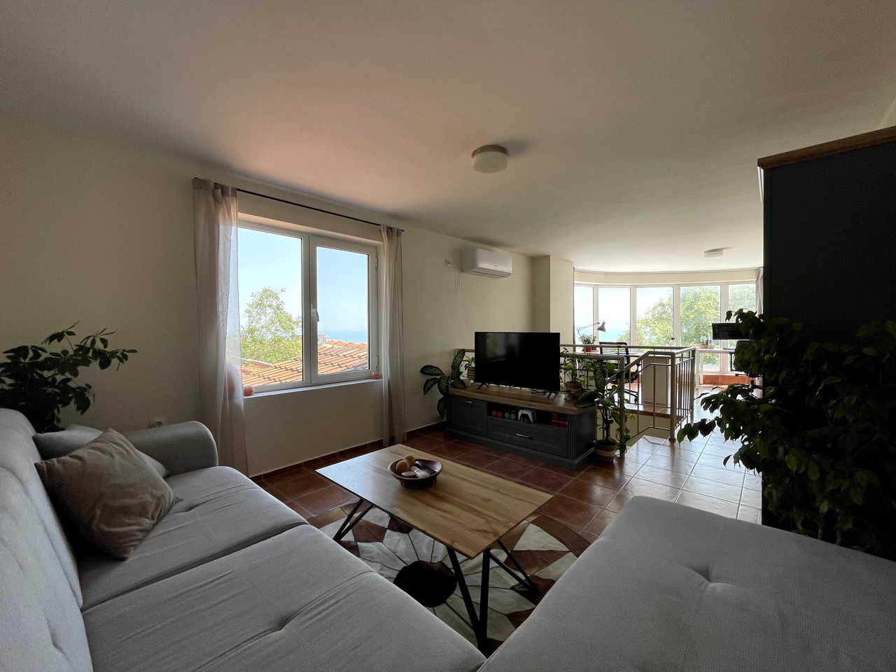 Дава се под наем Къща в Варна, м-т Акчелар - 110 кв.м за 969 € - Снимка #2