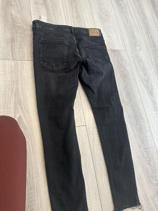 Blugi barbati negri bershka fara scame sau defecte