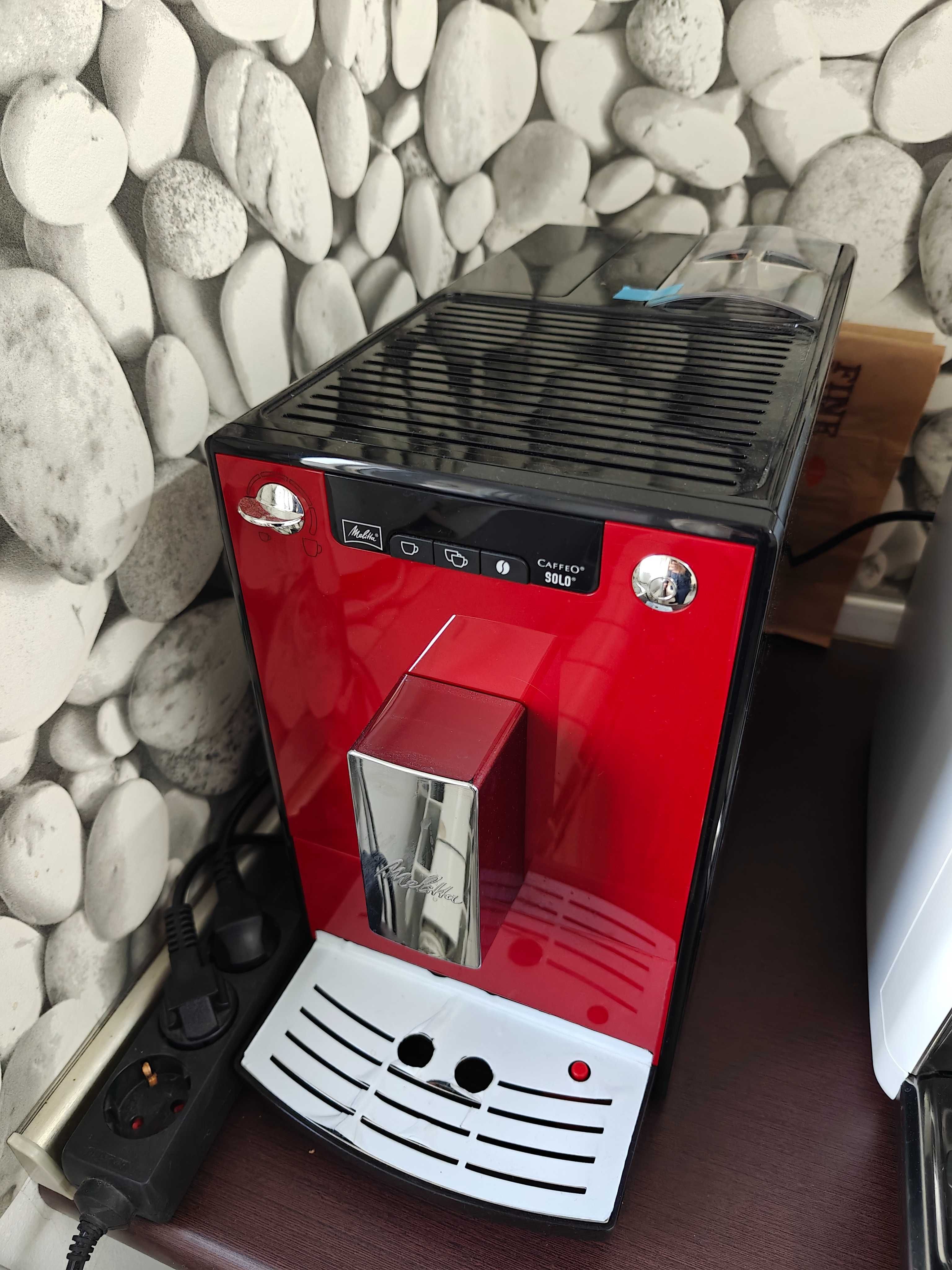 Espressor automat Melitta Caffeo Solo, 15 bari, slim 20cm, rosu, 1400W