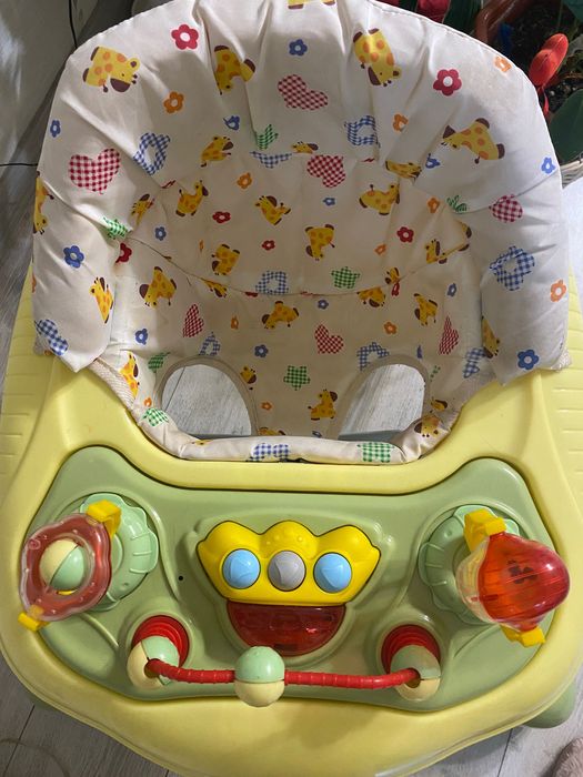 Проходилка в отлично състояние с музика