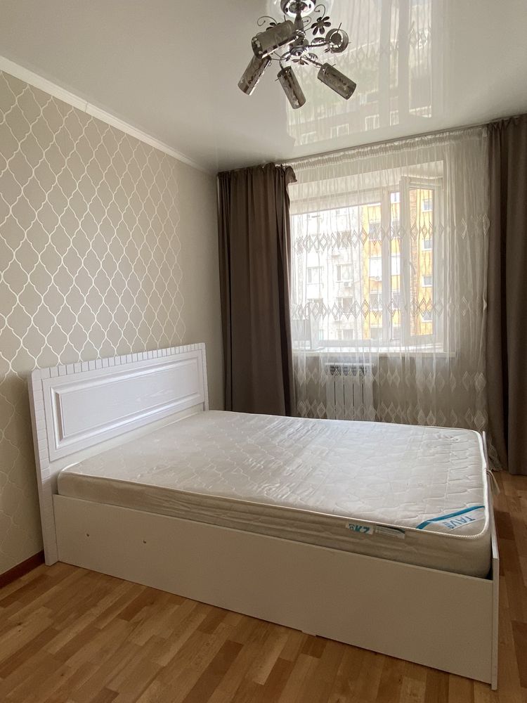 кровать с матрасом в идеале