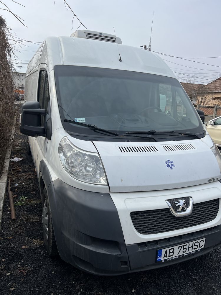 Vand peugeot boxer cu frig