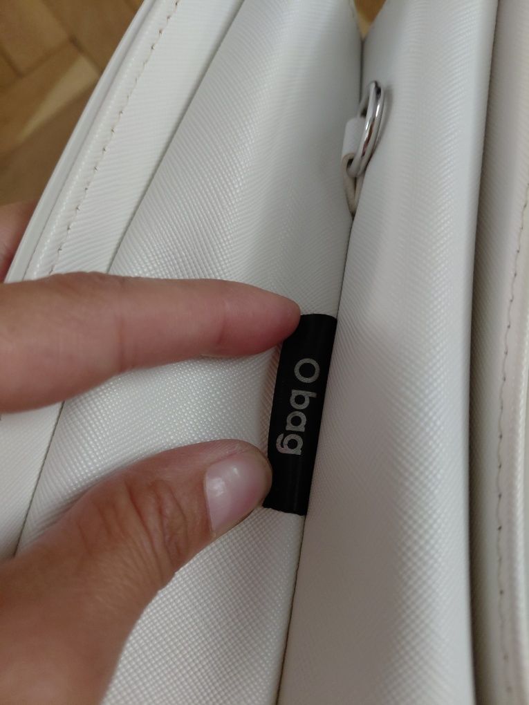 Бяла чанта O Bag, дръжки със синджири