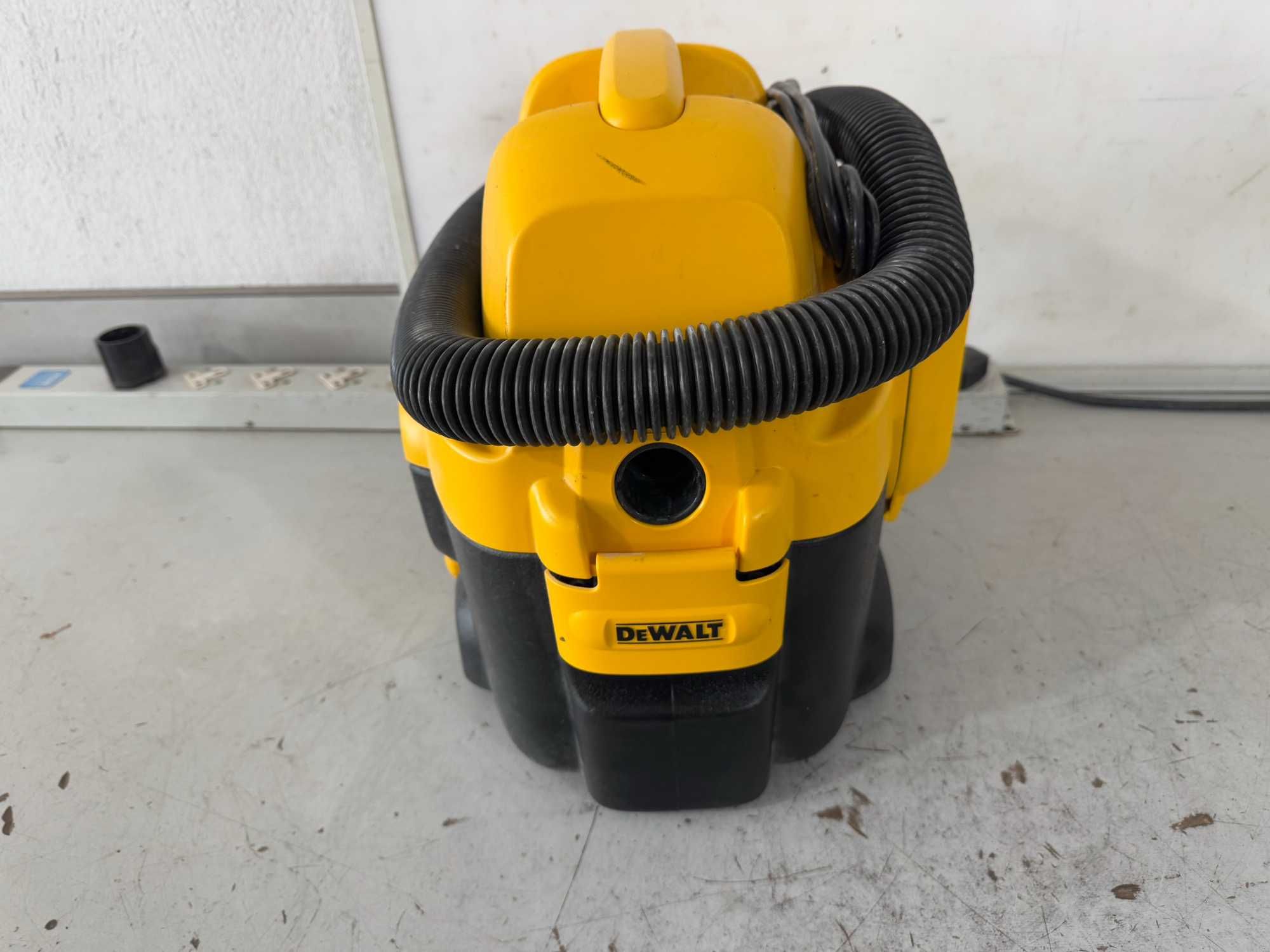 Прахосмукачка - Dewalt 300 W