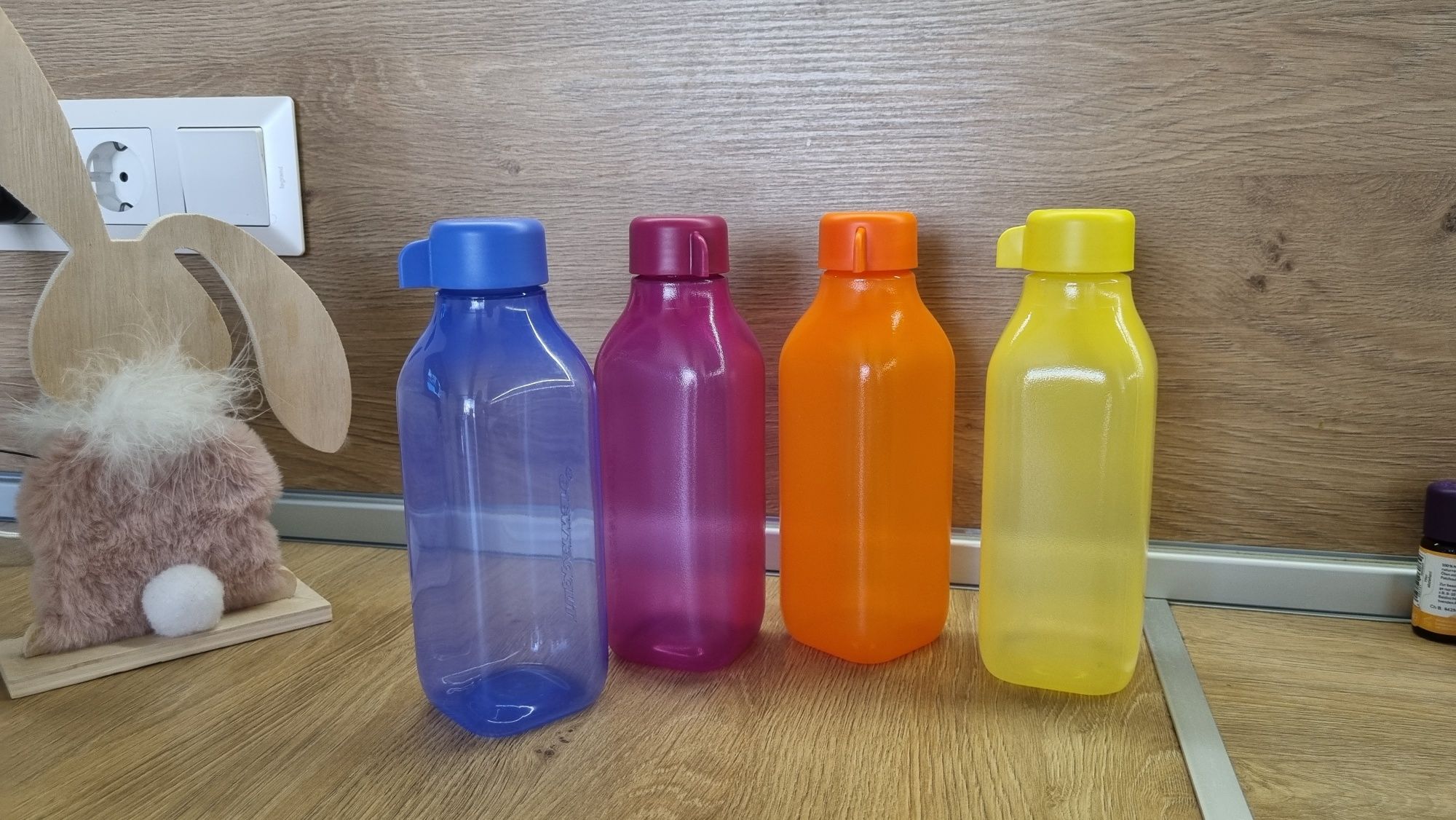 Налични бутилки Tupperware