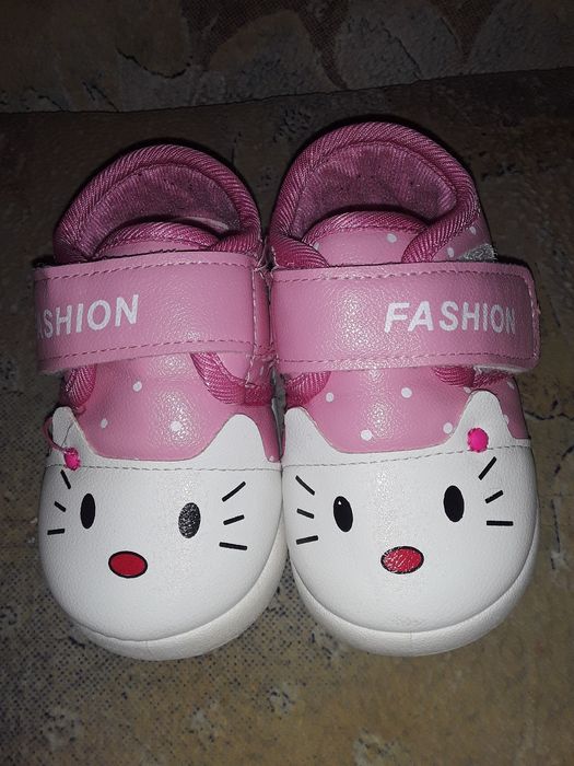 Детские кроссовки